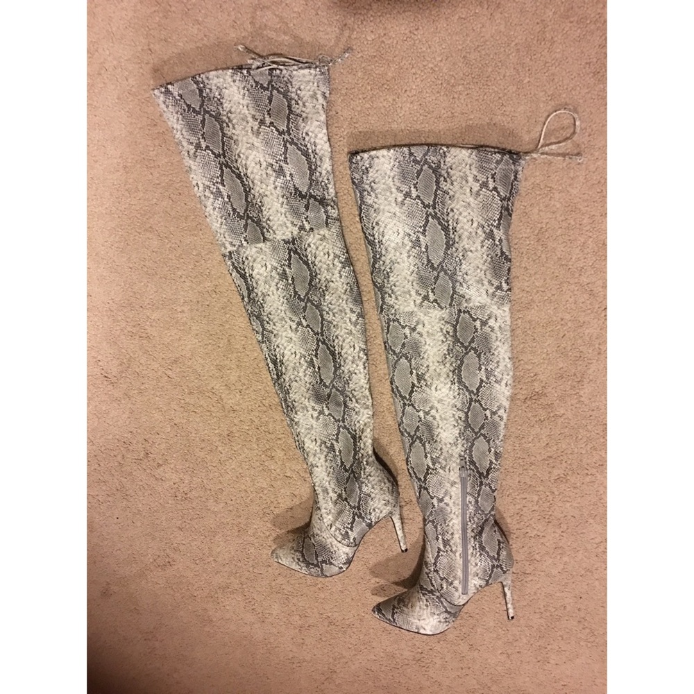 VERY TRENDY! Snake Print Boots!!!👢